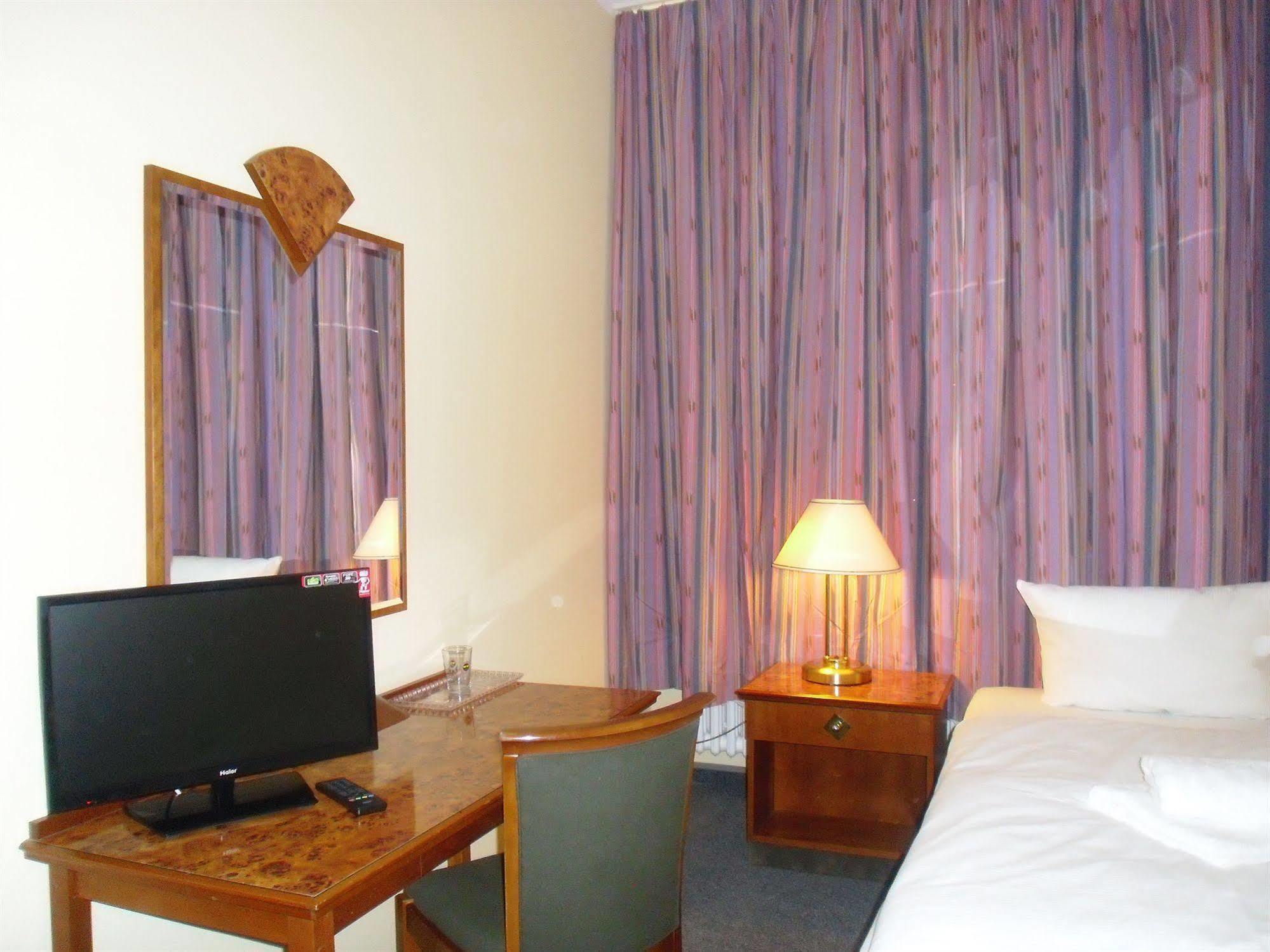 Hotel Amadeus Central Berlin Bagian luar foto