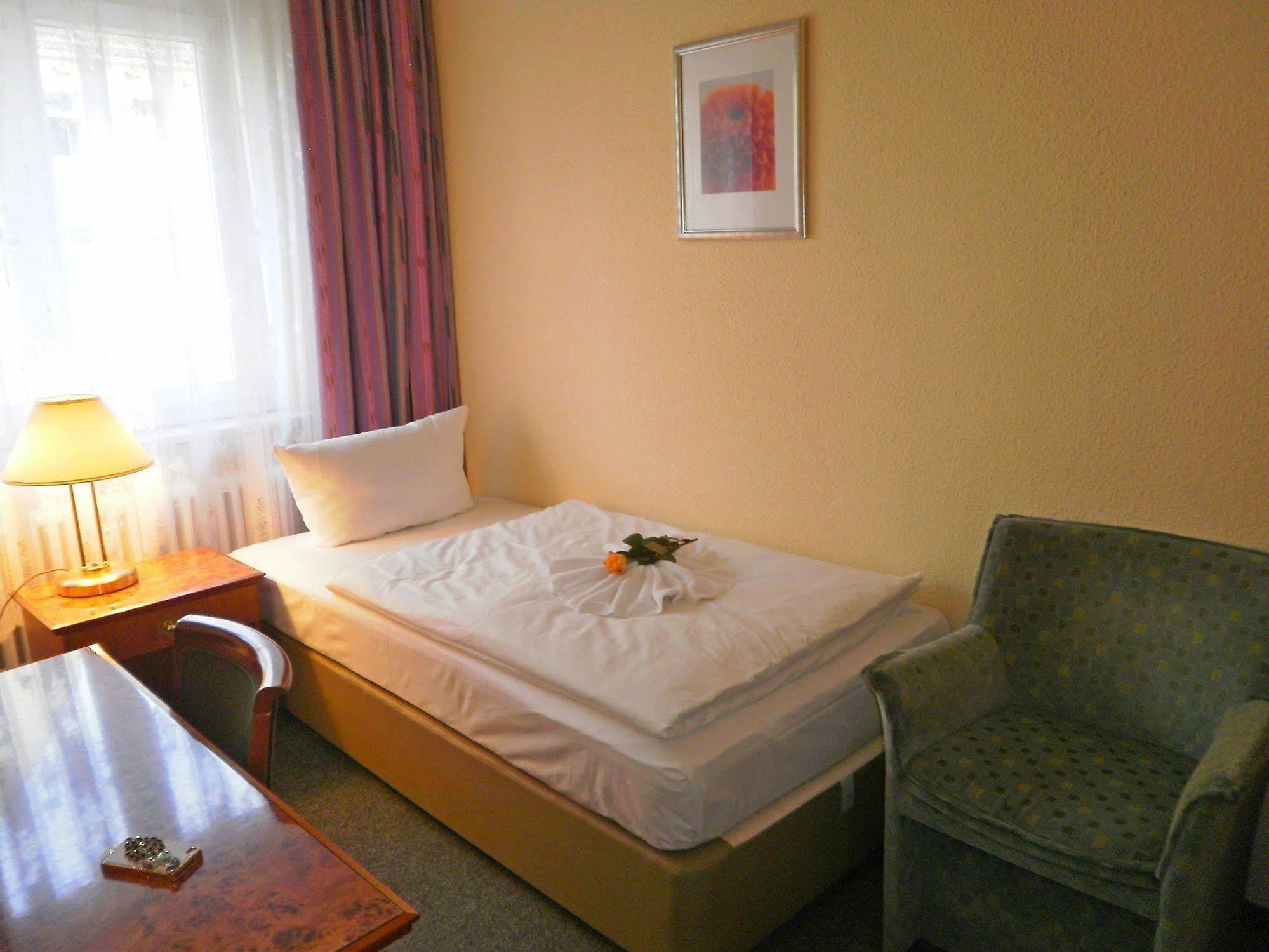 Hotel Amadeus Central Berlin Bagian luar foto